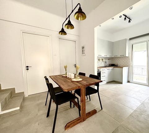 Kitchen or kitchenette, Seating area, Dining area