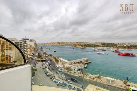 Nearby landmark, Natural landscape, Activities, Bird's eye view, City view, Lake view, River view, Sea view