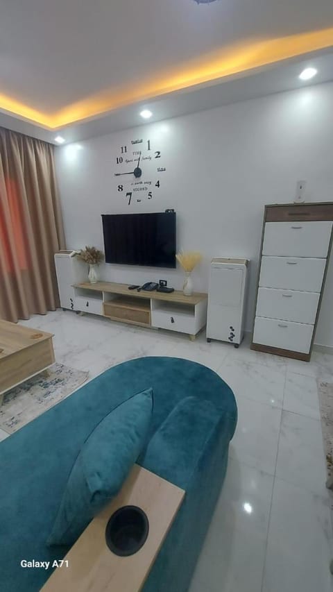Communal lounge/ TV room, TV and multimedia, Living room, Seating area, Evening entertainment