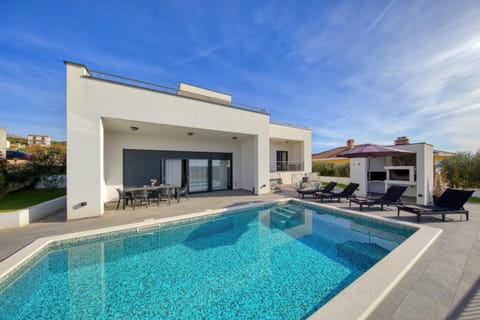 Property building, Facade/entrance, Off site, Swimming pool