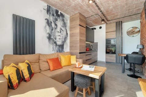 TV and multimedia, Kitchen or kitchenette, Living room, Seating area