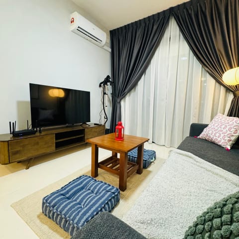 TV and multimedia, Living room, Photo of the whole room, Seating area, Evening entertainment, flat iron, air conditioner
