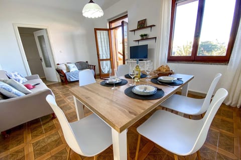 TV and multimedia, Living room, Dining area