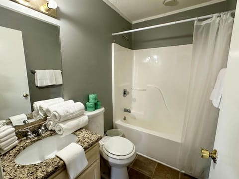 Cottage 14- Lees Ford Marina House in Lake Cumberland