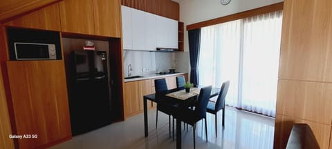 Property building, Breakfast
