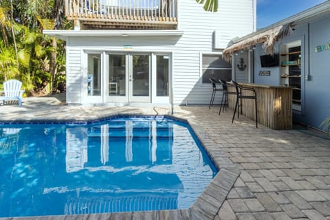 Patio, Pool view, Swimming pool, sunbed
