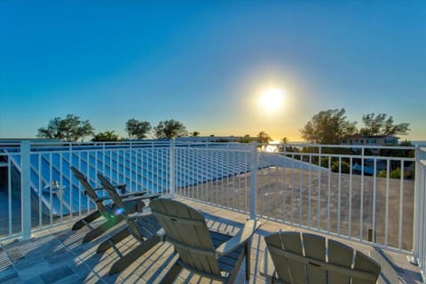 Patio, View (from property/room), Balcony/Terrace, Sunrise, Sunset
