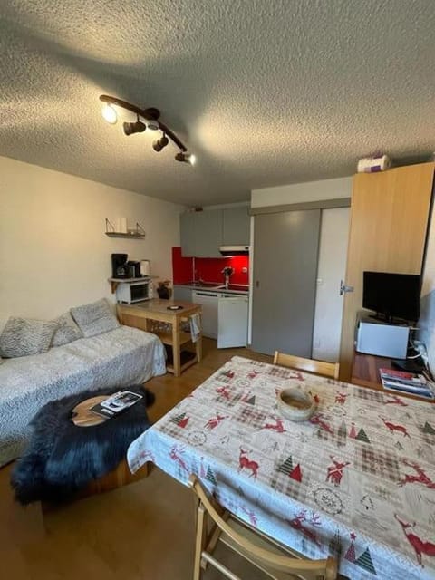 Kitchen or kitchenette, Photo of the whole room, Dining area, minibar, pet friendly, stove