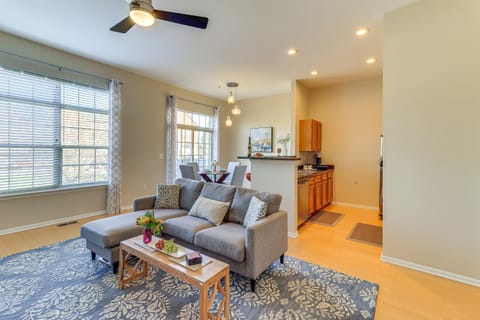 Michigan Townhome with Smart TV 25 Mi to Detroit! Apartment in Lake Erie