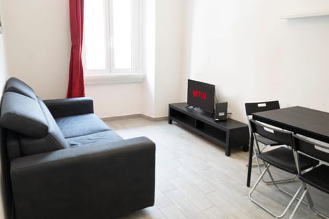 Communal lounge/ TV room, TV and multimedia, Living room, Seating area