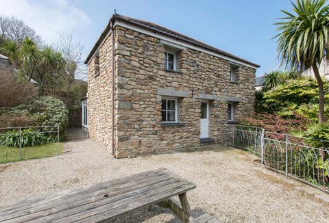 Property building, Patio, Day, Garden, Garden view