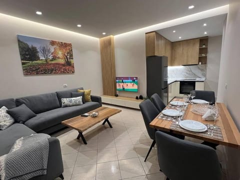 TV and multimedia, Kitchen or kitchenette, Living room, Seating area, Dining area