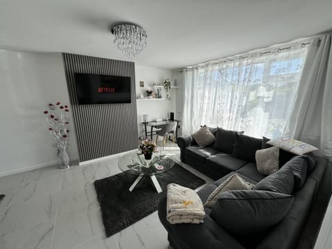 Living room, Seating area, Evening entertainment