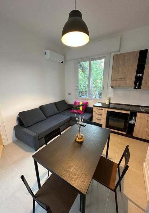Kitchen or kitchenette, Seating area