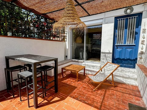 Patio, Dining area, sunbed