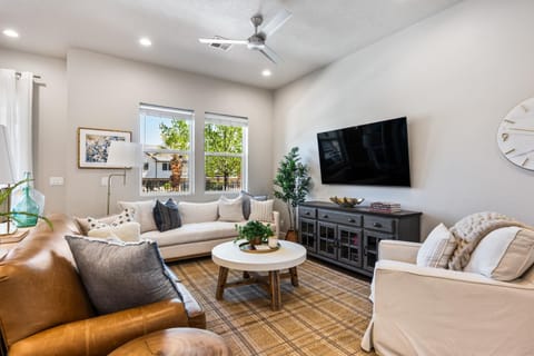 Grand Slam Getaway #5 townhouse House in Santa Clara