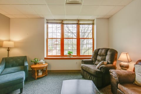 Pet-Friendly New Kensington Apt with Shared Perks Apartment in Allegheny River
