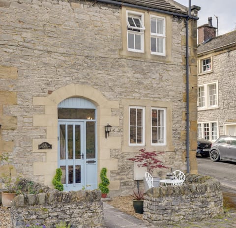 Property building, Street view, Location