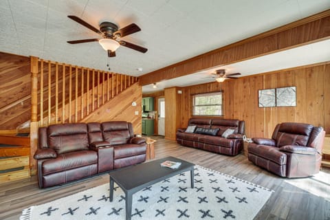 Fire Pit and Community Perks Murphy Family Cabin! Cabin in Tennessee