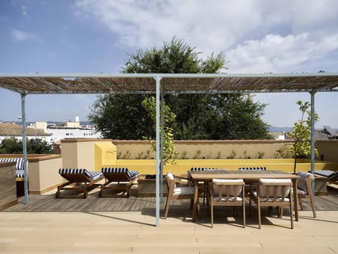 View (from property/room), Balcony/Terrace, sunbed