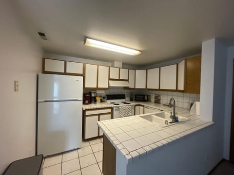 Perfect Brownspoint Getaway-2 Apartment in Tacoma