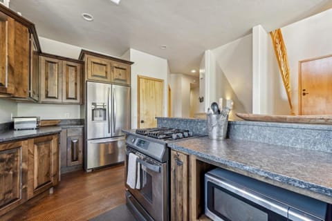 Wood Run Ski Haus House in Whitefish