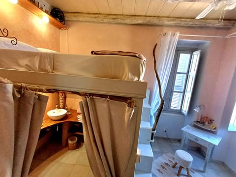 Casaluna, chambre climatisée dans maison de village Vacation rental in Porto-Vecchio