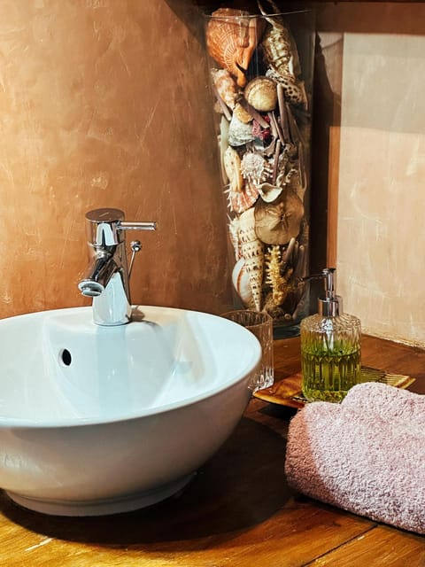 Casaluna, chambre climatisée dans maison de village Vacation rental in Porto-Vecchio