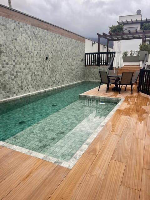 Swimming pool, sunbed