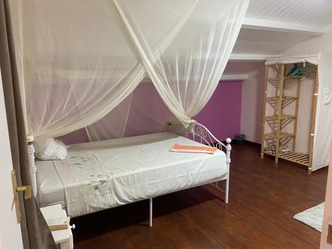 Bed, Photo of the whole room, Bedroom, air conditioner