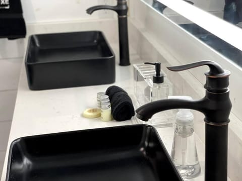 The Brand New - The Luxe Cabin sleeps 12! Cabin in Broken Bow