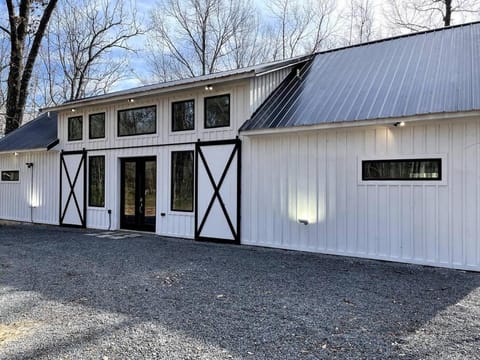 The Brand New - The Luxe Cabin sleeps 12! Cabin in Broken Bow