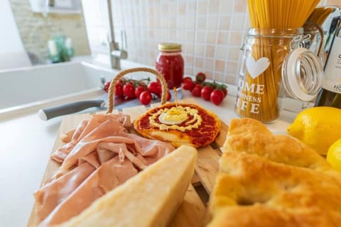 Kitchen or kitchenette, Food and drinks, Food, Breakfast