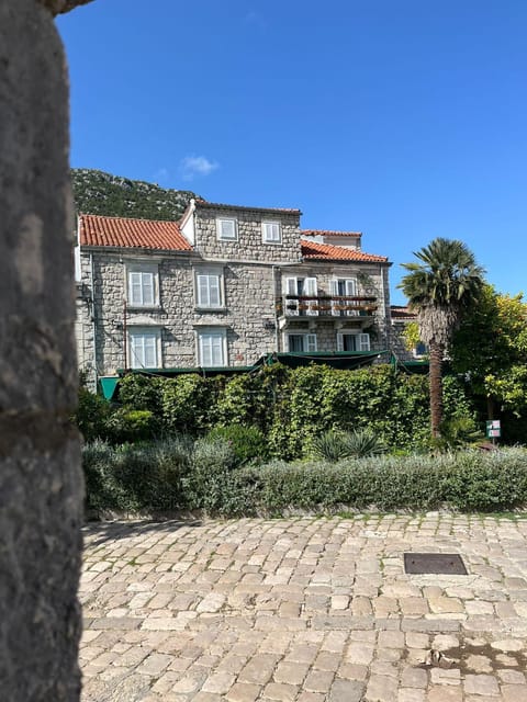 Property building, Day, Landmark view