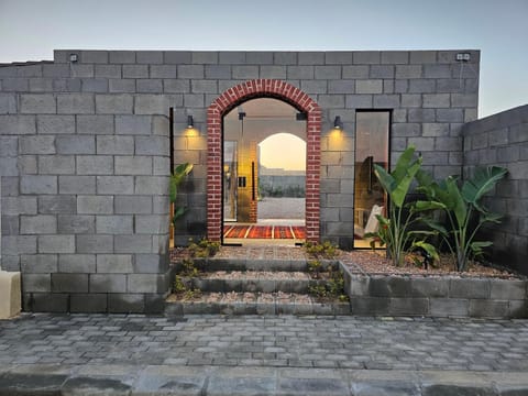 Facade/entrance