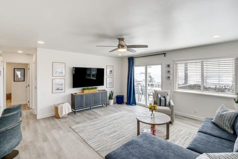 Cardiff Retreat with Game Room and Deck, Near Beach Apartment in Cardiff