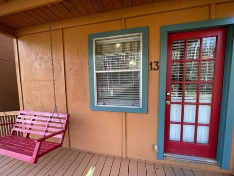 Mountain Cabin in woods 3 minutes to Helen #13 Cabin in White County