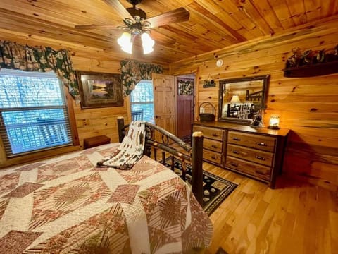 Cabin 2 bed close to Helen hot tub #15 Cabin in White County