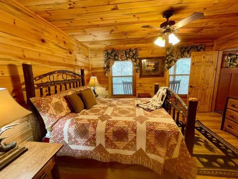 Cabin 2 bed close to Helen hot tub #15 Cabin in White County