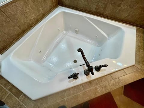 Cabin 2 bed close to Helen hot tub #15 Cabin in White County