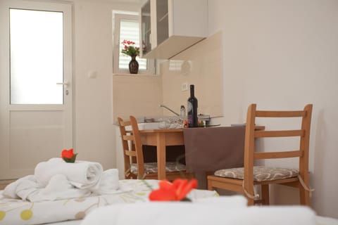 Photo of the whole room, Dining area