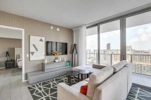 Walk to Hollywood Beach Upscale 16th-Floor Condo Apartment in Hollywood Beach