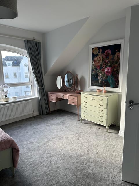 Coastal Haven 5 Bed Gem in Portrush Center Villa in Northern Ireland