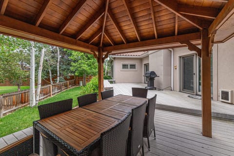 Luxurious 4BR Retreat - Pool Table & Chic Amenities House in Boulder