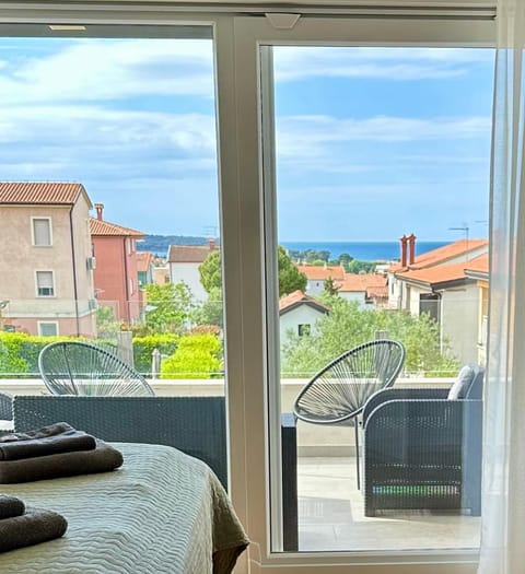 Villa Mona-Haus mit Privatpool in Novigrad mit Meerblick, privatem Parkplatz und Wallbox House in Novigrad