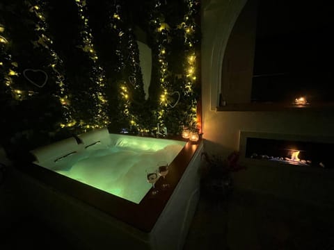 Night, Hot Tub