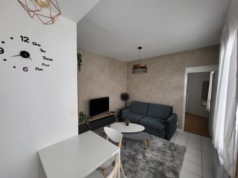 Appartement T2 spacieux de 30m2, idéal proche Paris Apartment in Issy-les-Moulineaux