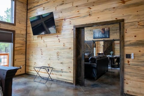 The Luxurious - River Ranch - Cabin Sleeps 9! Cabin in Broken Bow