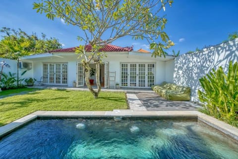 Property building, Patio, Spring, Day, Garden, Garden view, Pool view, Swimming pool