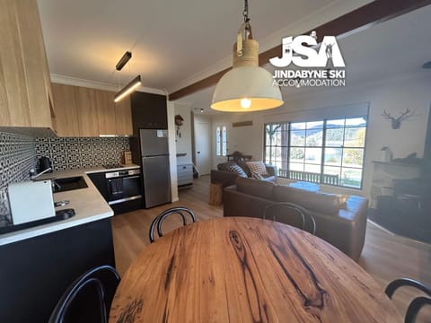 Kitchen or kitchenette, Living room, Seating area, Dining area, stove